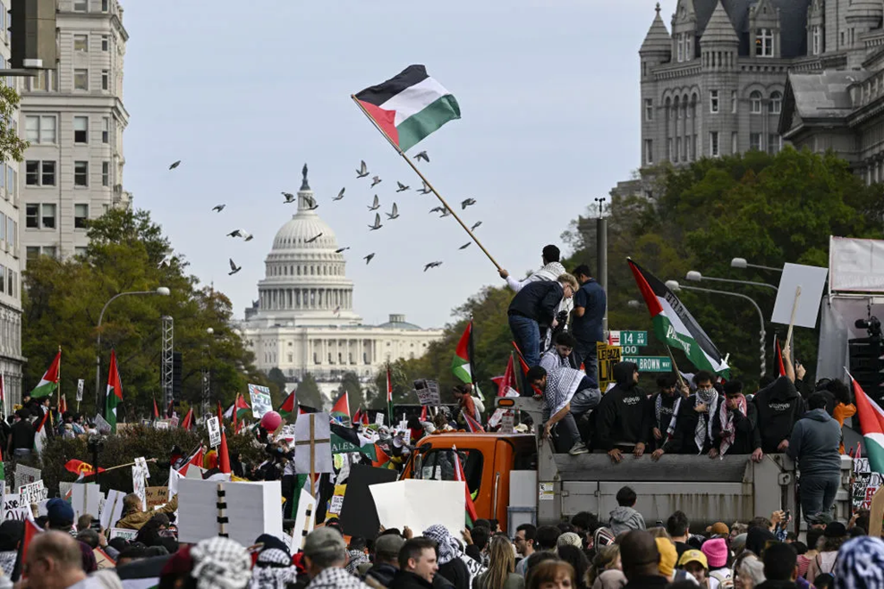 Expose News: OMG! Is it just us, or do pro-Palestinian protests reaaaally seem like they're all about socialism? What do you think?! - The Expose Expose News: OMG! Is it just us, or do pro-Palestinian protests reaaaally seem like they're all about socialism? What do you think?!