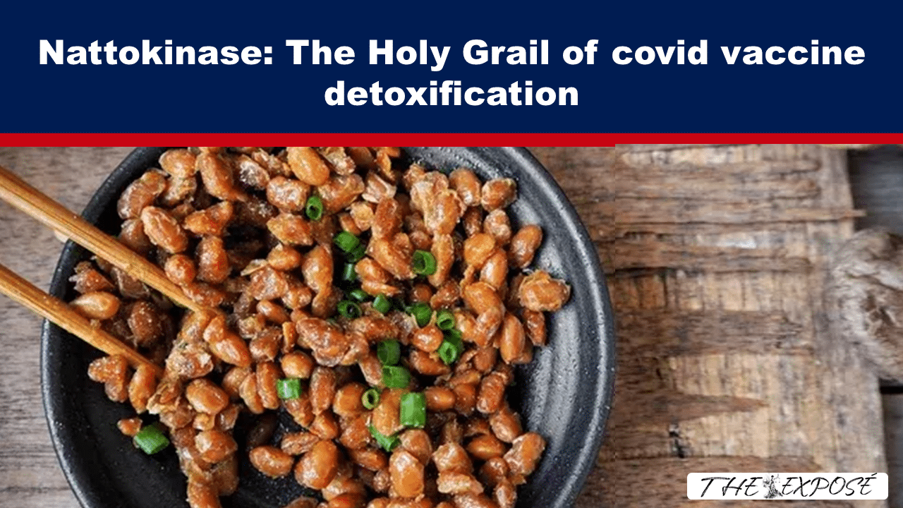 Bowl of natto with chopped green onions and wooden chopsticks on a rustic table; banner text about nattokinase and detoxification a topic headline on top.Paraphrase: Natto dish with chopsticks and a bold headline about nattokinase detoxification above.